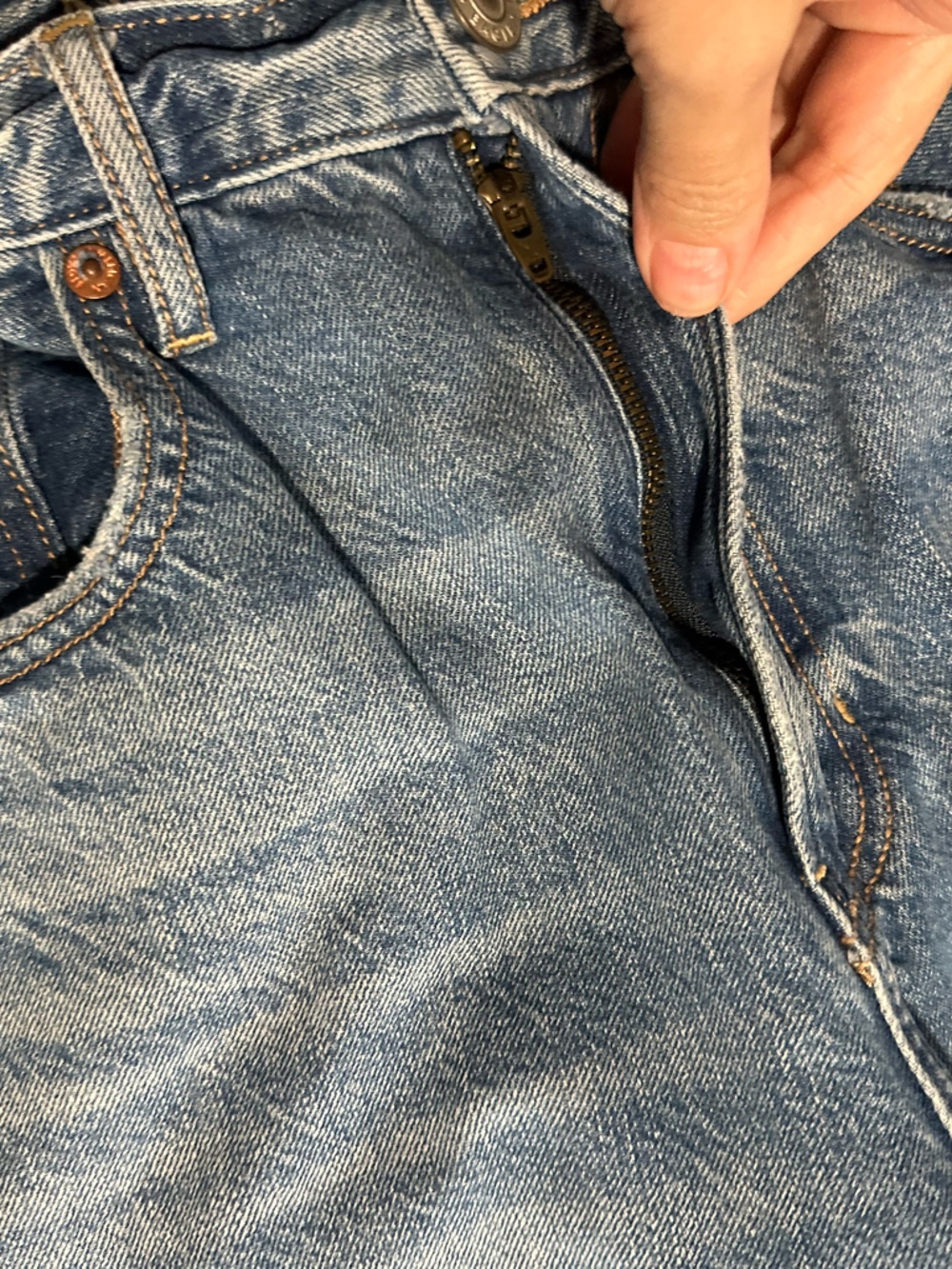 American Eagle Outfitters Ripped Relaxed Jeans 8 Short - Picture 5 of 6